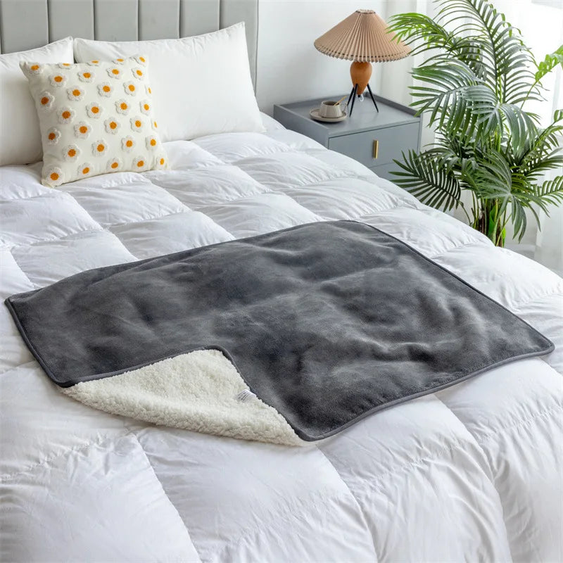Ultimate Waterproof Cat & Dog Blanket - Cozy Puppy Blanket for All Pet Lovers